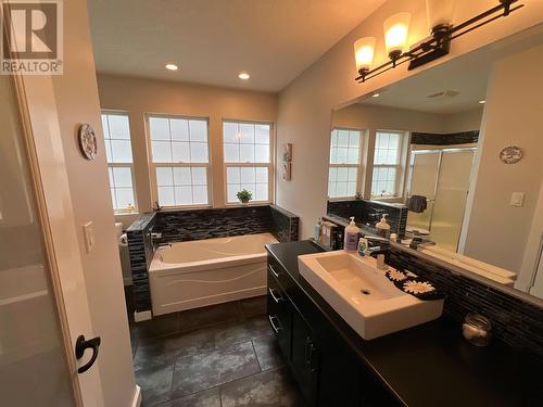 160 Nickel Ridge Avenue, Quesnel, BC - Indoor Photo Showing Bathroom