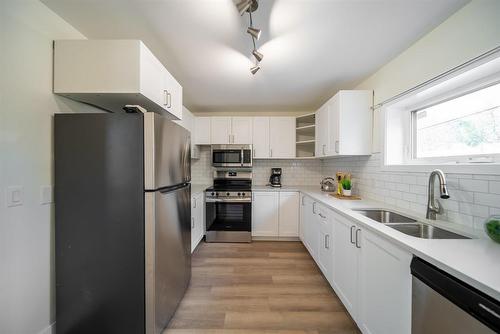 527 Simcoe Street, Winnipeg, MB - Indoor Photo Showing Kitchen With Stainless Steel Kitchen With Double Sink