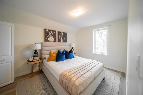 527 Simcoe Street, Winnipeg, MB - Indoor Photo Showing Bedroom