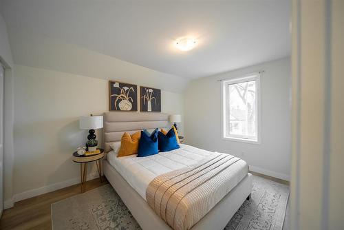 527 Simcoe Street, Winnipeg, MB - Indoor Photo Showing Bedroom