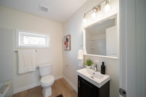 527 Simcoe Street, Winnipeg, MB - Indoor Photo Showing Bathroom