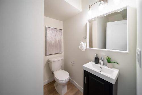 527 Simcoe Street, Winnipeg, MB - Indoor Photo Showing Bathroom