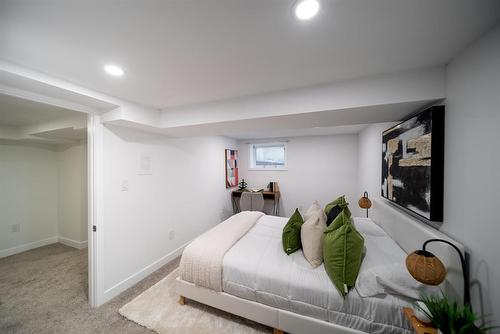 527 Simcoe Street, Winnipeg, MB - Indoor Photo Showing Bedroom