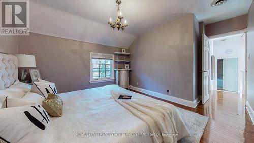 19 Strathgowan Crescent, Toronto, ON - Indoor Photo Showing Bedroom