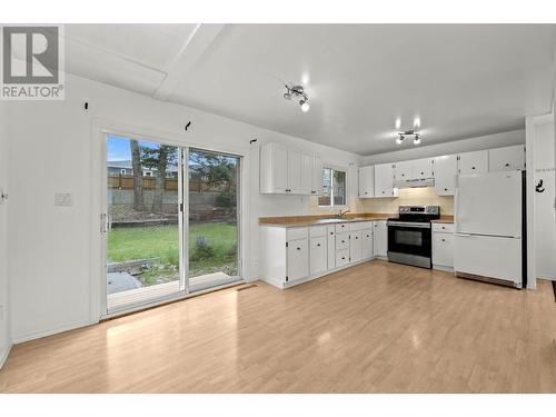 2173 Glenwood Drive, Kamloops, BC - Indoor Photo Showing Kitchen