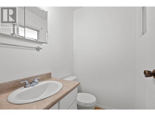 2173 Glenwood Drive, Kamloops, BC - Indoor Photo Showing Bathroom