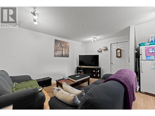 2173 Glenwood Drive, Kamloops, BC - Indoor Photo Showing Living Room