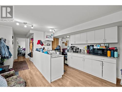 2173 Glenwood Drive, Kamloops, BC - Indoor Photo Showing Kitchen