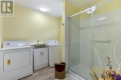 205 Lake Street, Front Of Yonge, ON - Indoor Photo Showing Laundry Room