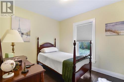 205 Lake Street, Front Of Yonge, ON - Indoor Photo Showing Bedroom