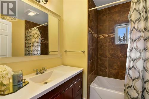 205 Lake Street, Front Of Yonge, ON - Indoor Photo Showing Bathroom