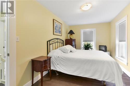 205 Lake Street, Front Of Yonge, ON - Indoor Photo Showing Bedroom