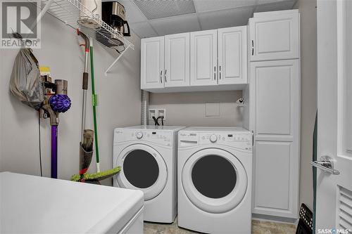 210 1025 Moss Avenue, Saskatoon, SK - Indoor Photo Showing Laundry Room