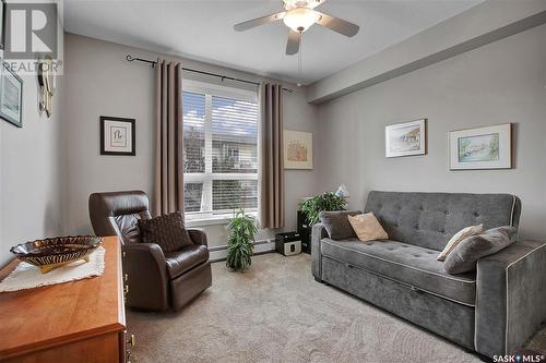 210 1025 Moss Avenue, Saskatoon, SK - Indoor Photo Showing Living Room