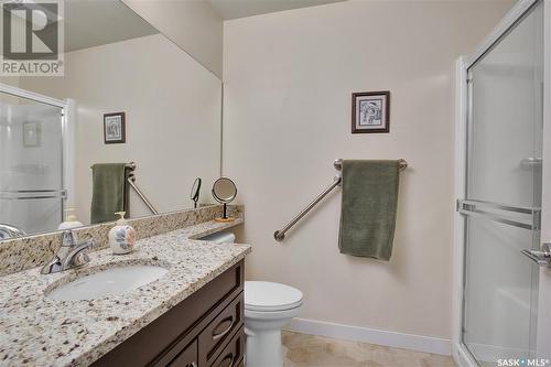 210 1025 Moss Avenue, Saskatoon, SK - Indoor Photo Showing Bathroom