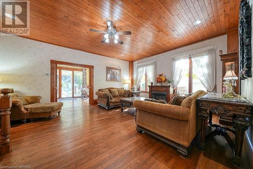 246 Light Street, Woodstock, ON - Indoor Photo Showing Living Room