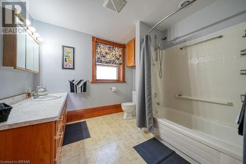 246 Light Street, Woodstock, ON - Indoor Photo Showing Bathroom