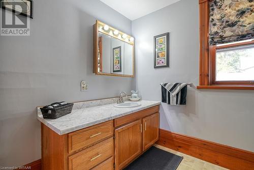 246 Light Street, Woodstock, ON - Indoor Photo Showing Bathroom