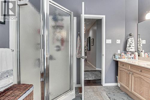 690 Longworth Road, London, ON - Indoor Photo Showing Bathroom