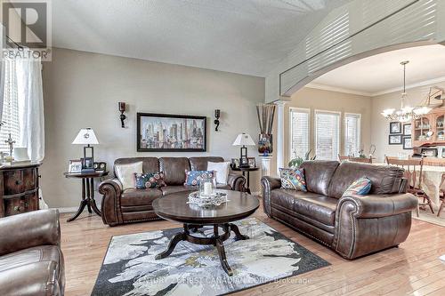 690 Longworth Road, London, ON - Indoor Photo Showing Living Room