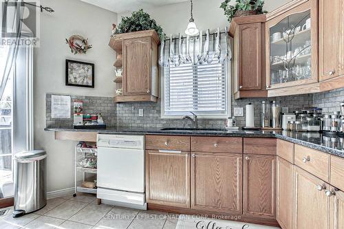 690 Longworth Road, London, ON - Indoor Photo Showing Kitchen