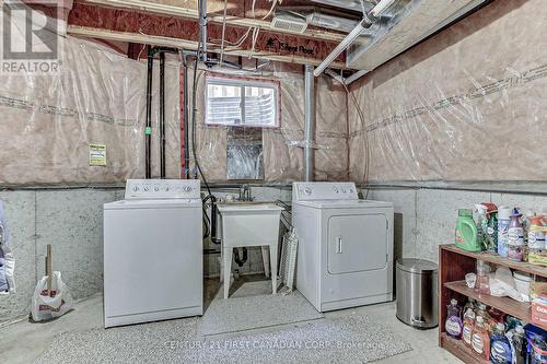 690 Longworth Road, London, ON - Indoor Photo Showing Laundry Room