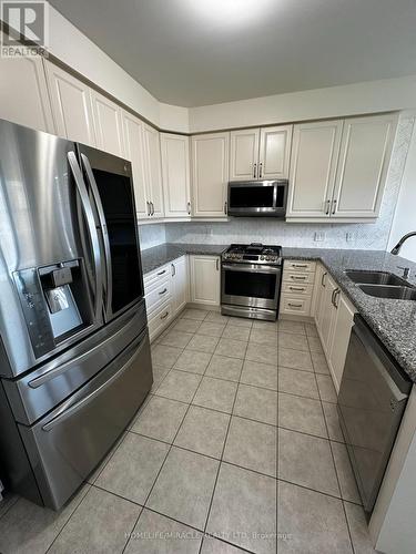 62 Owens Road, New Tecumseth, ON - Indoor Photo Showing Kitchen With Double Sink