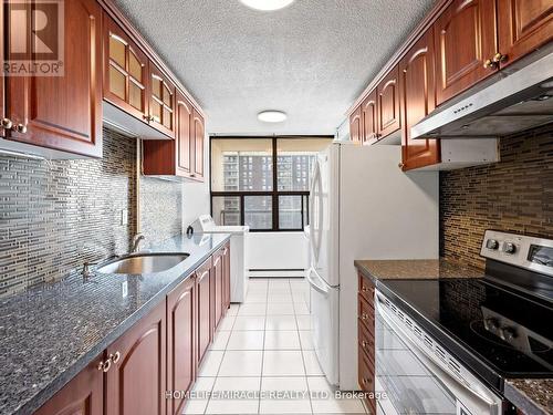 1412 - 4 Kings Cross Road, Brampton, ON - Indoor Photo Showing Kitchen