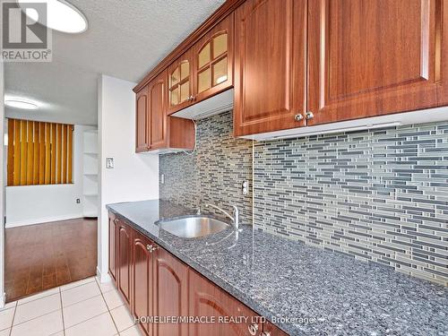 1412 - 4 Kings Cross Road, Brampton, ON - Indoor Photo Showing Kitchen