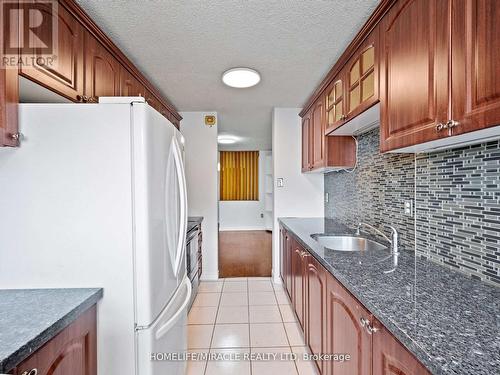 1412 - 4 Kings Cross Road, Brampton, ON - Indoor Photo Showing Kitchen