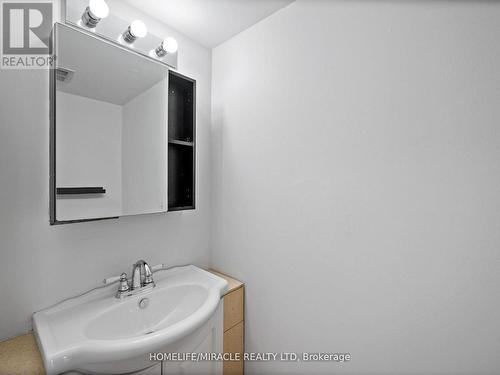 1412 - 4 Kings Cross Road, Brampton, ON - Indoor Photo Showing Bathroom