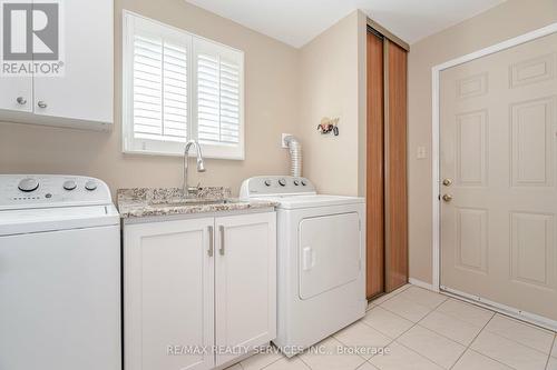 31 Newbury Crescent, Brampton, ON - Indoor Photo Showing Laundry Room