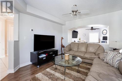 1112 Kell Street, Innisfil, ON - Indoor Photo Showing Living Room