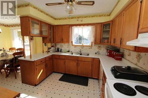 4 Alexander Street, Havelock-Belmont-Methuen (Havelock), ON - Indoor Photo Showing Kitchen With Double Sink