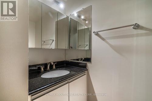 704 - 55 Kingsbridge Garden Circle, Mississauga, ON - Indoor Photo Showing Bathroom