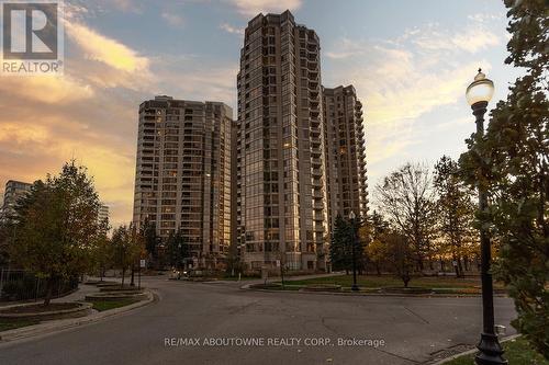 704 - 55 Kingsbridge Garden Circle, Mississauga, ON - Outdoor