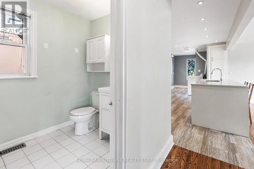 136 Brantdale Avenue, Hamilton, ON - Indoor Photo Showing Bathroom