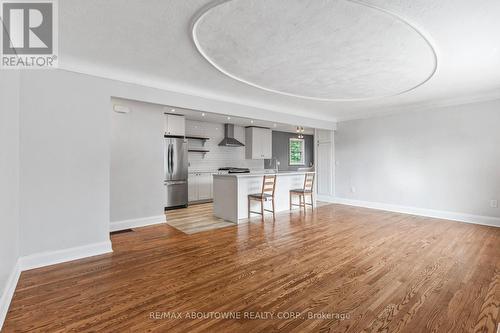 136 Brantdale Avenue, Hamilton, ON - Indoor Photo Showing Kitchen