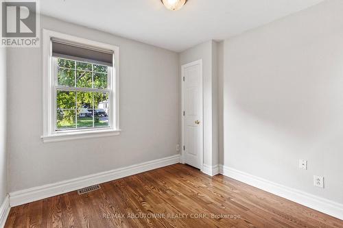 136 Brantdale Avenue, Hamilton, ON - Indoor Photo Showing Other Room