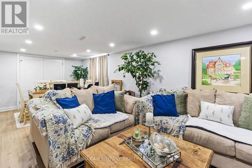 136 Brantdale Avenue, Hamilton, ON - Indoor Photo Showing Living Room