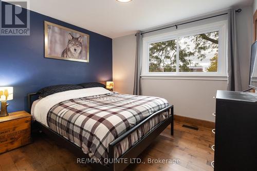 484 Bridge Street E, Belleville, ON - Indoor Photo Showing Bedroom