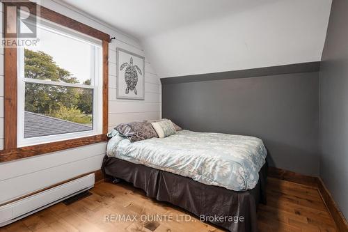 484 Bridge Street E, Belleville, ON - Indoor Photo Showing Bedroom