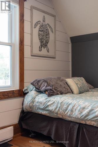 484 Bridge Street E, Belleville, ON - Indoor Photo Showing Bedroom