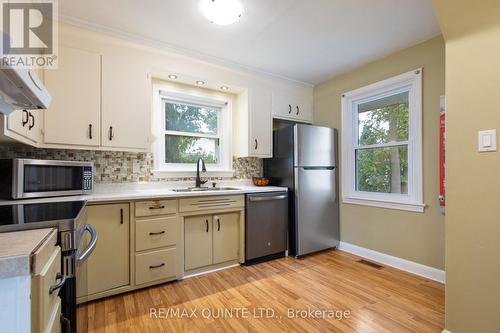 484 Bridge Street E, Belleville, ON - Indoor Photo Showing Kitchen With Double Sink