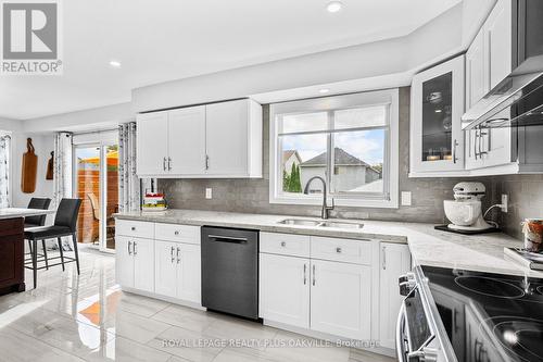 75 Morgan Drive, Haldimand, ON - Indoor Photo Showing Kitchen With Double Sink