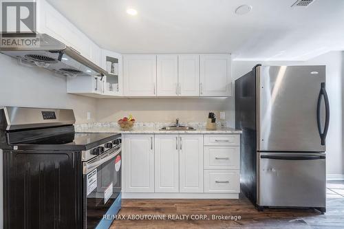 2444 Shadow Court, Oakville, ON - Indoor Photo Showing Kitchen