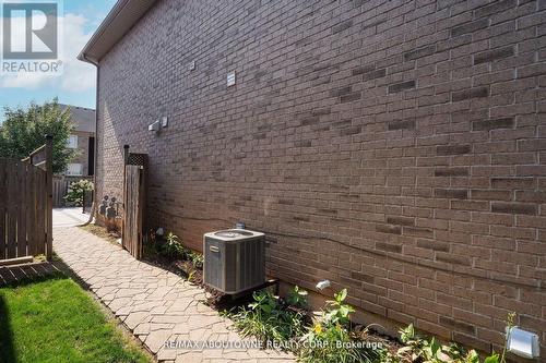 2444 Shadow Court, Oakville, ON - Outdoor