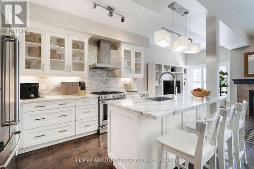 2444 Shadow Court, Oakville, ON - Indoor Photo Showing Kitchen With Upgraded Kitchen