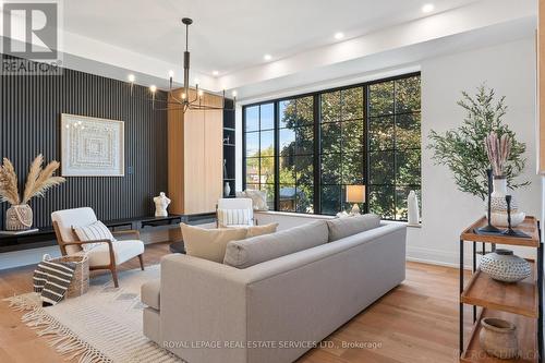 480 Scarsdale Crescent, Oakville, ON - Indoor Photo Showing Living Room