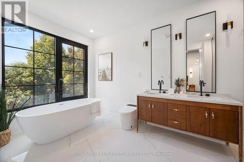 480 Scarsdale Crescent, Oakville, ON - Indoor Photo Showing Bathroom